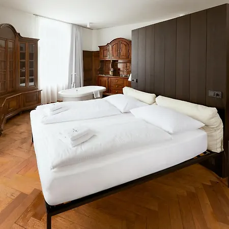 Hotel Flint