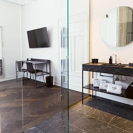 Flint Hotel 4*