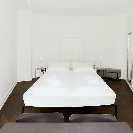 Otel Flint