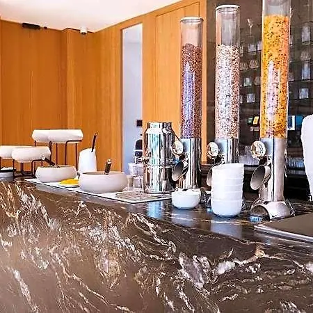 Otel Flint 4*